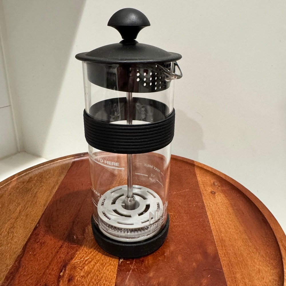Ninja Easy Frother Manual Milk Frother Glass Carafe Black Silicone Grip‎ CF080